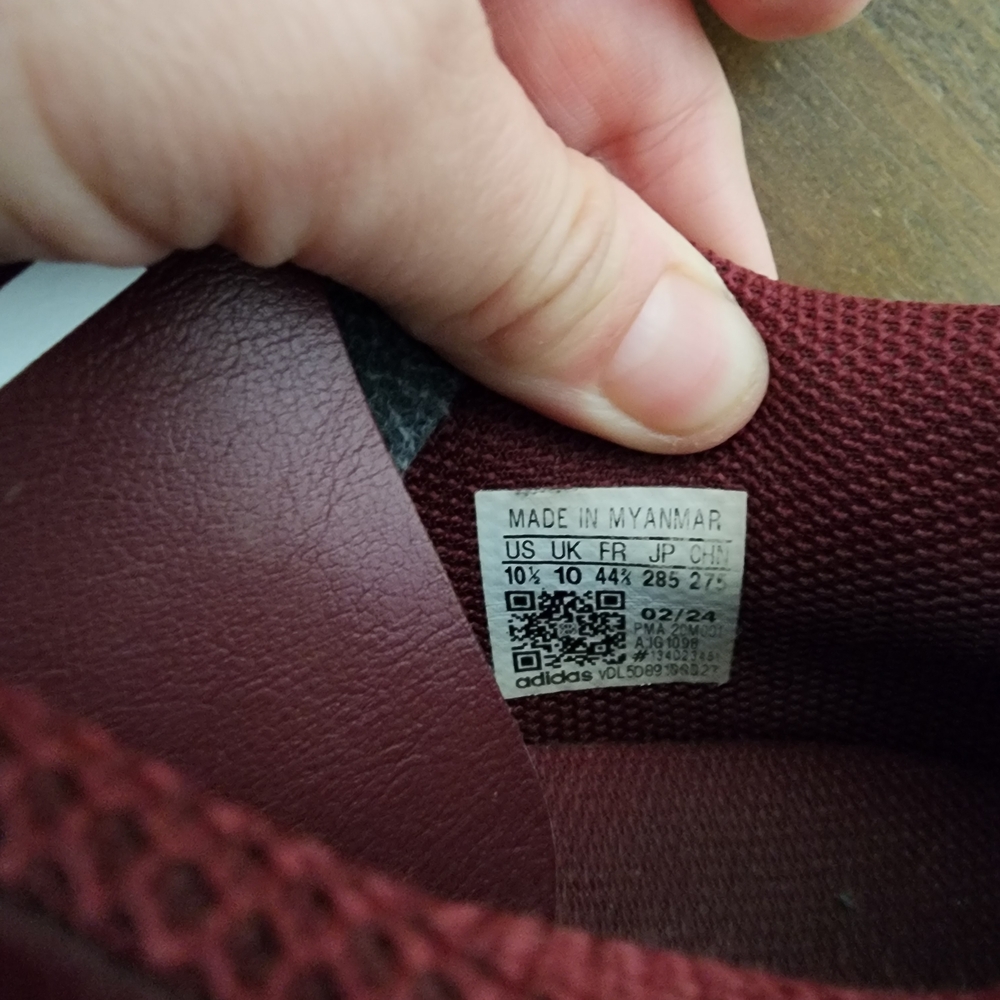 Size 10.5 Adidas Maroon and White Soccer Cleats - Picture 5 of 6